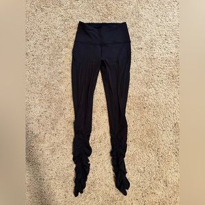 Lululemon Rouched calf unique design Size 4 Black Leggings!Like new!